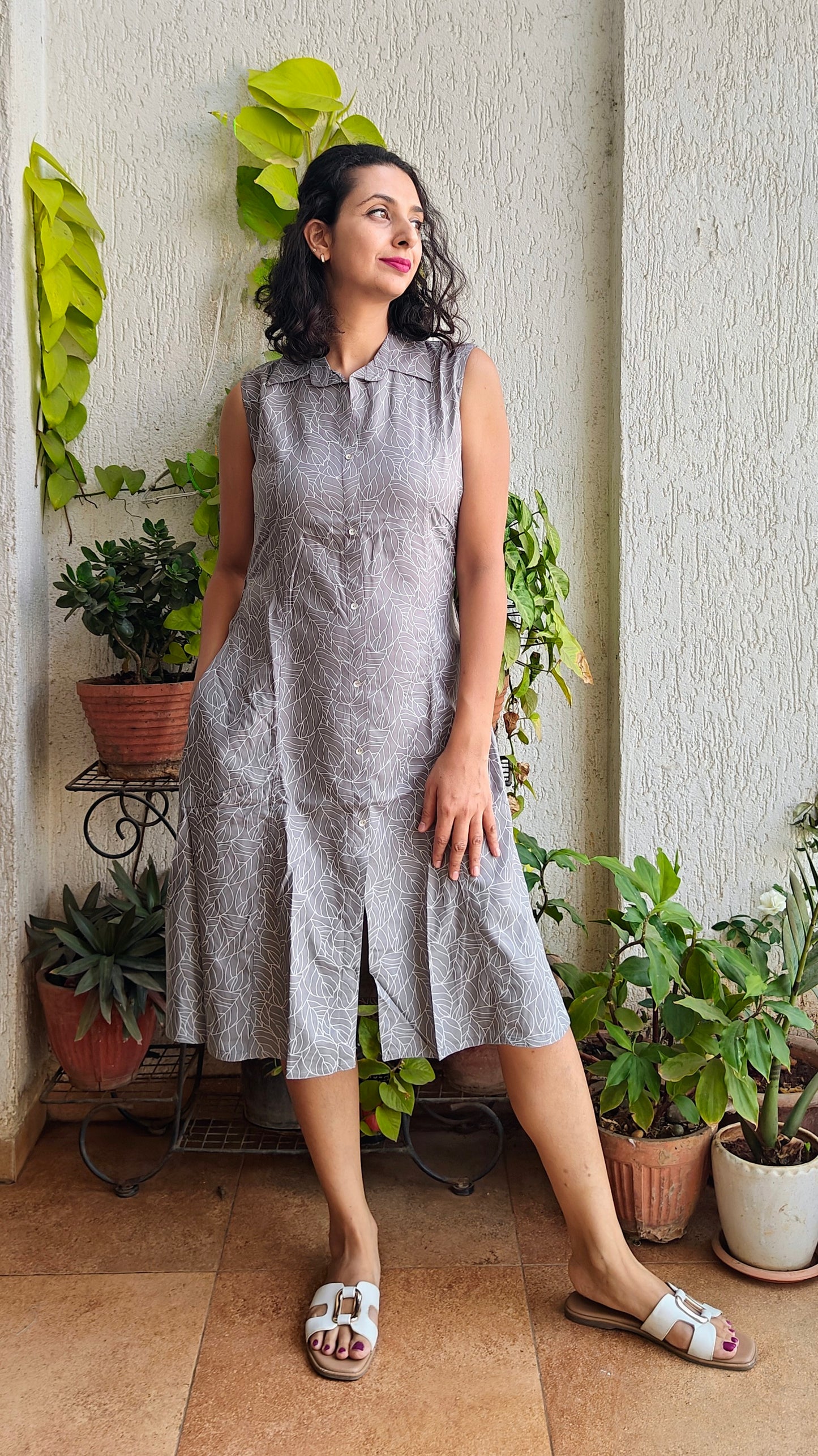 Grey abstract collared dress