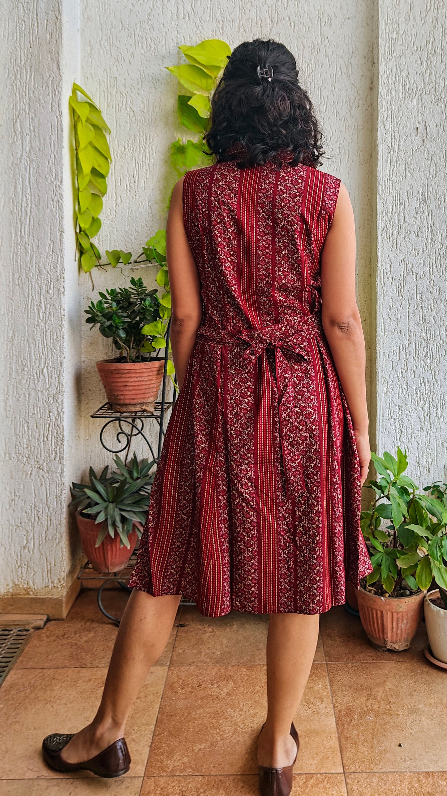 Maroon collar dress with sleeves attached