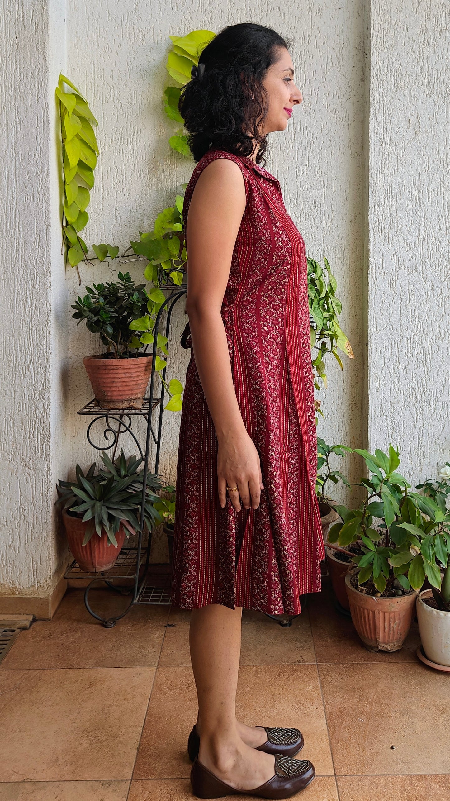 Maroon collar dress with sleeves attached